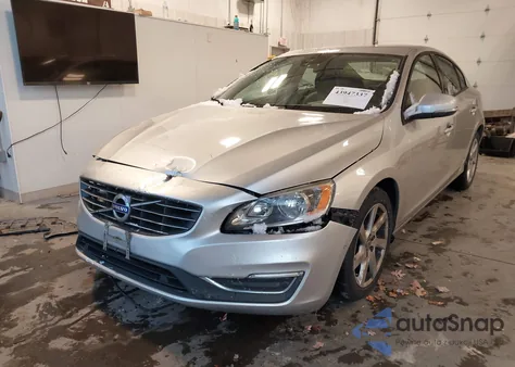 2015 Volvo S60 T5 z USA, uszkodzony, nr VIN YV126MFJ6F2367474